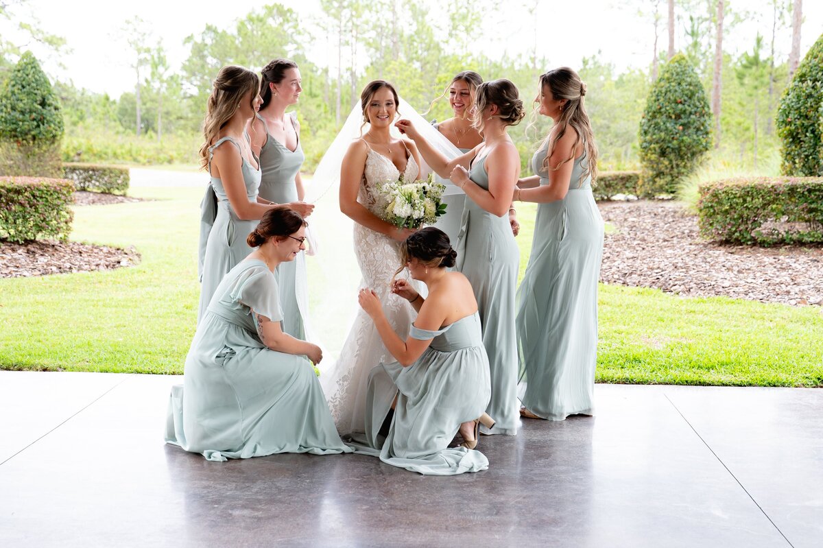 Orlando based Wedding and engagement photo studio