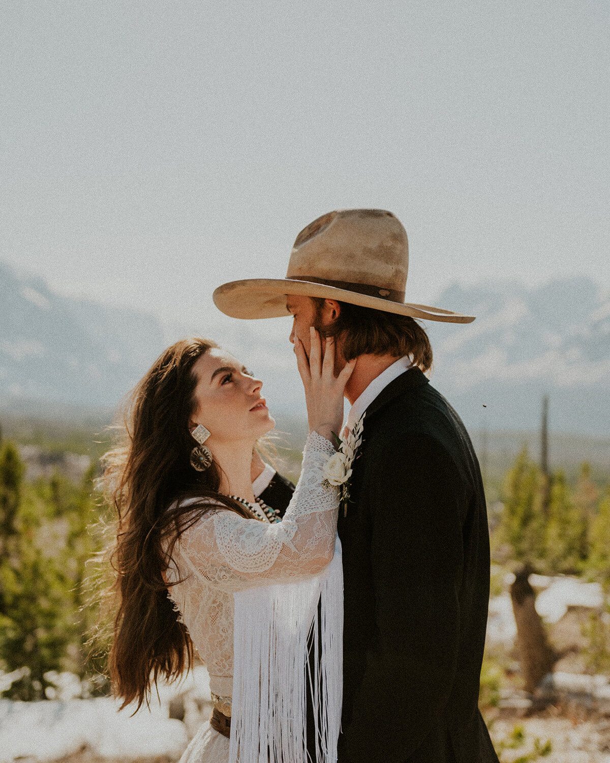 western-boho-glacier-park-elopement-presley-gray-photo-9437