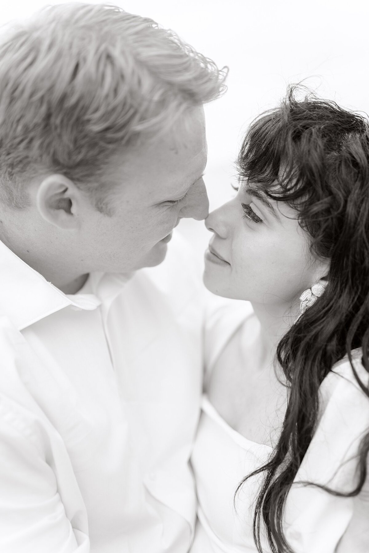 North-Avenue-Beach-Chicago-Engagement-Photos-By-Chicago-Catholic-Wedding-Photographer-_0002