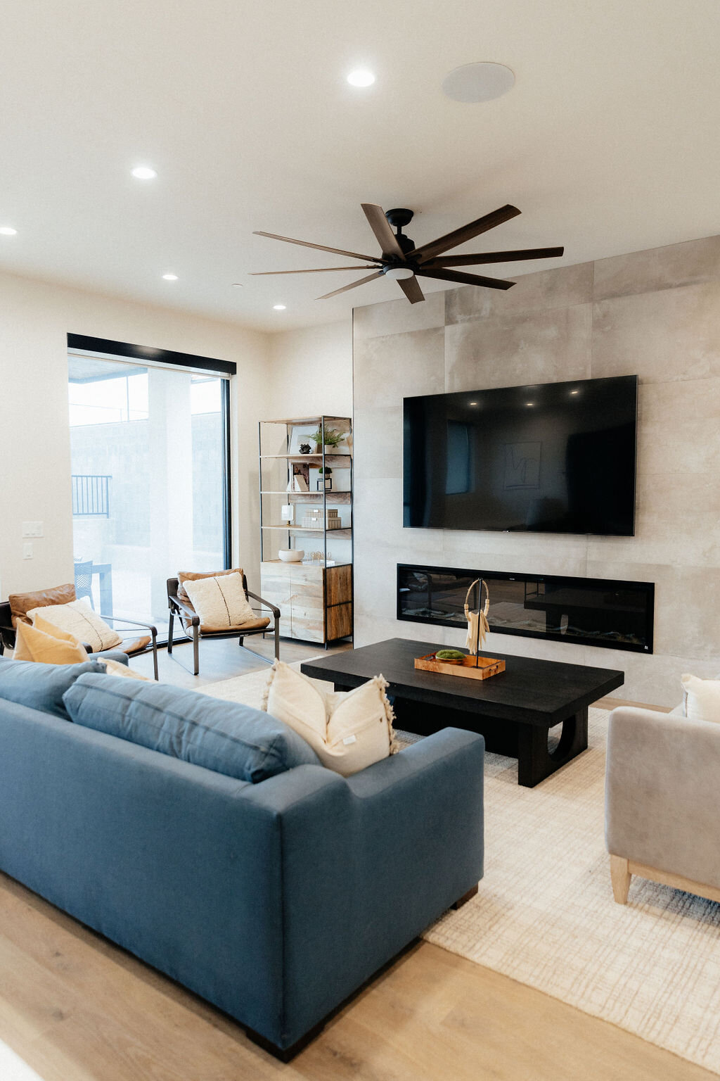 Beezah_FrankiesPlace_ALL-105