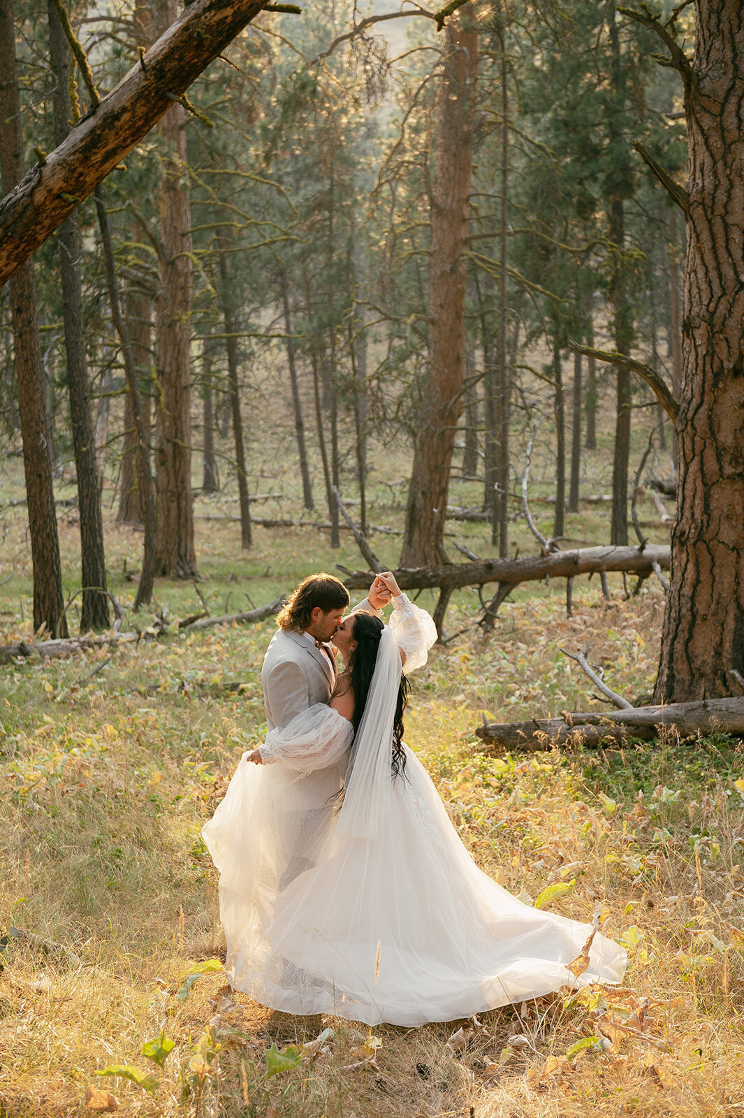 presley-gray-photo-wild-horse-montana-elopement-9063