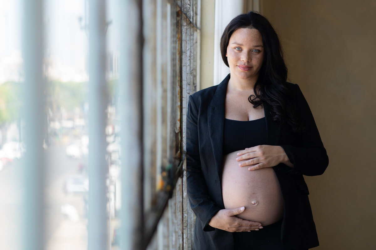 fine-art-in-studio-maternity-portraits-12
