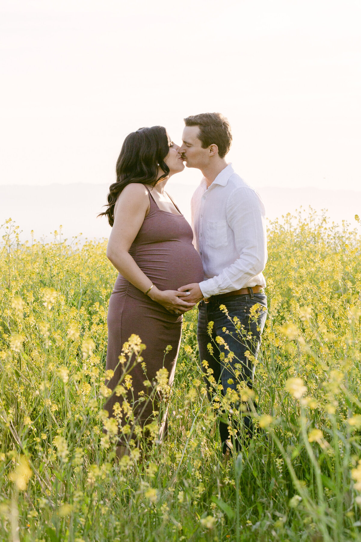 PERRUCCIPHOTO_SPRING_OPEN_FIELD_WILD_FLOWER_MATERNITY_35