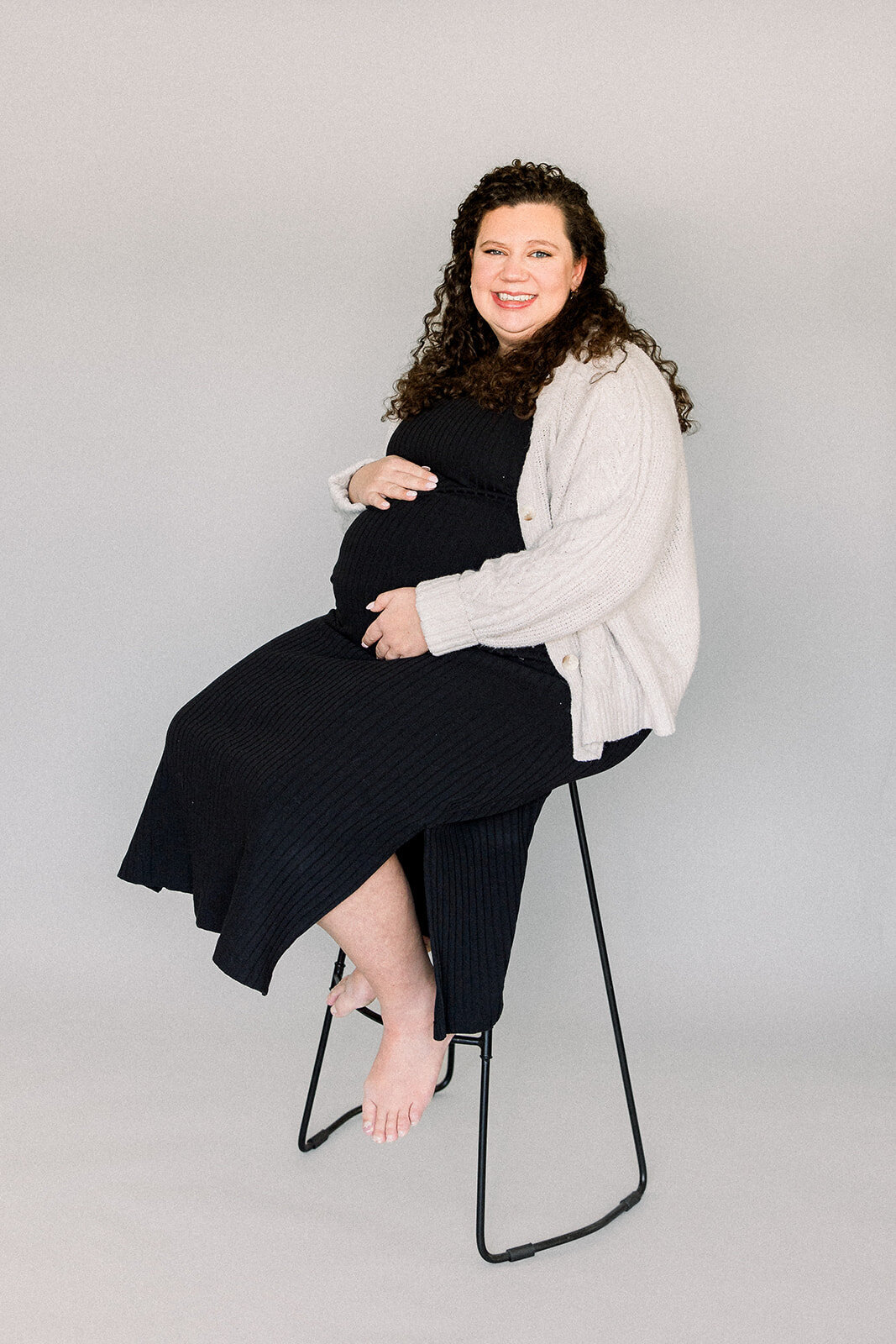 2024 Maternity - Sadie_Alexis Fox Photography +  Winter + Maternity + Studio Session + Muncie + Indiana  (8 of 19)