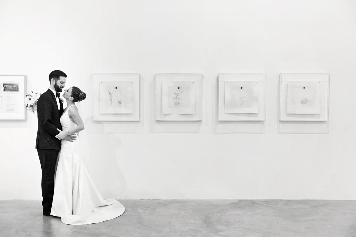 L Photographie St. Louis wedding photographer Contemporary Art Museum 39