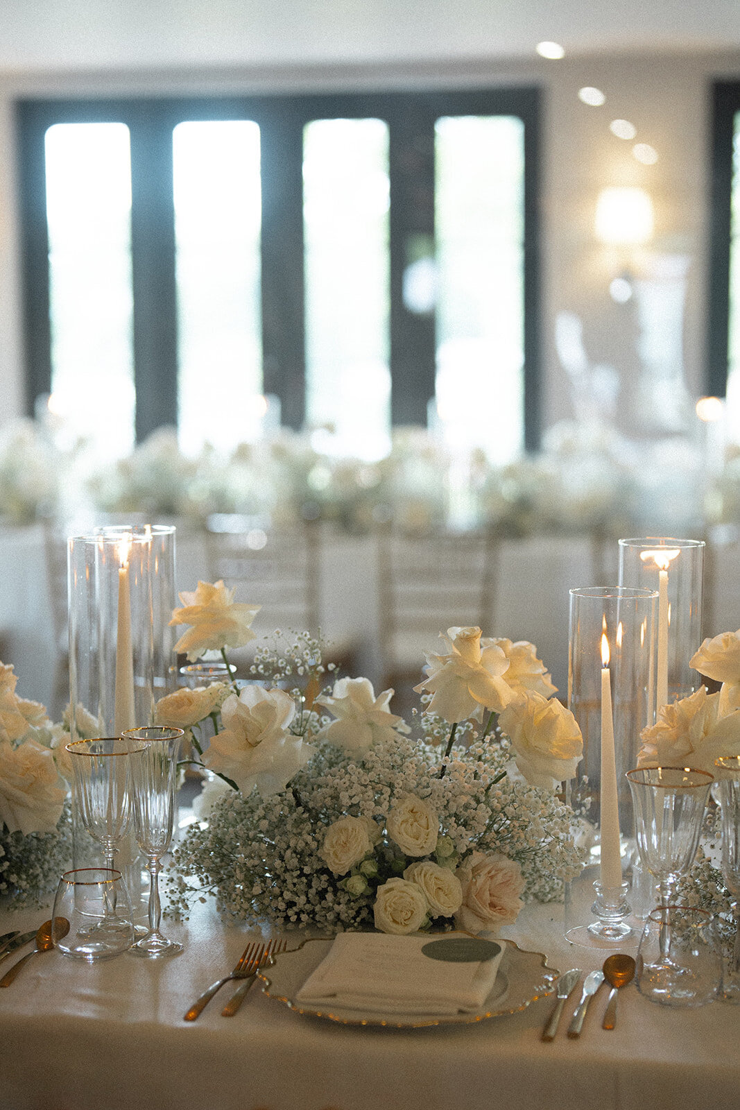 all-white-wedding-table-decor