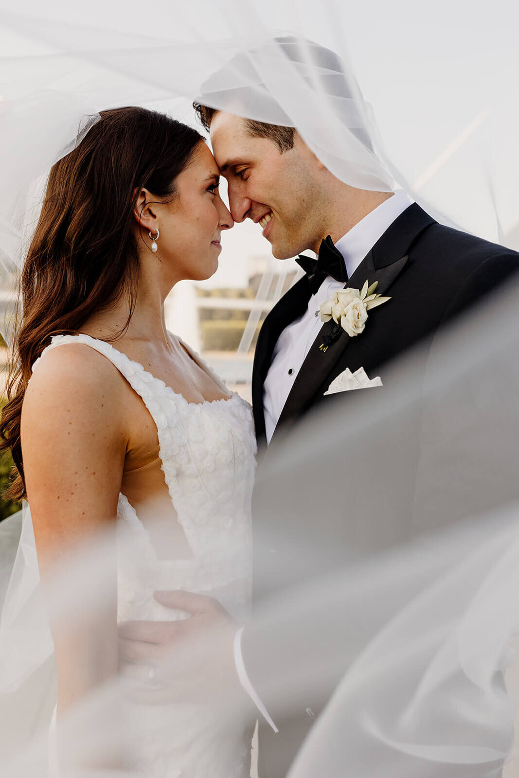 discovery-world-modern-downtown-wedding-milwaukee-077
