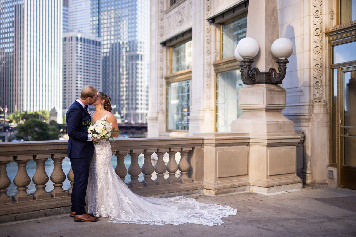 67Intercontinental-Chicago-Hotel-Wedding-Photos-Lauren-Ashlely-Studios