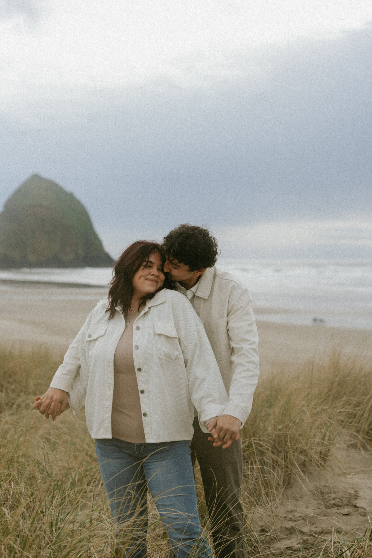 cannon beach - oregon documentary storytelling - couples sunset photos-23