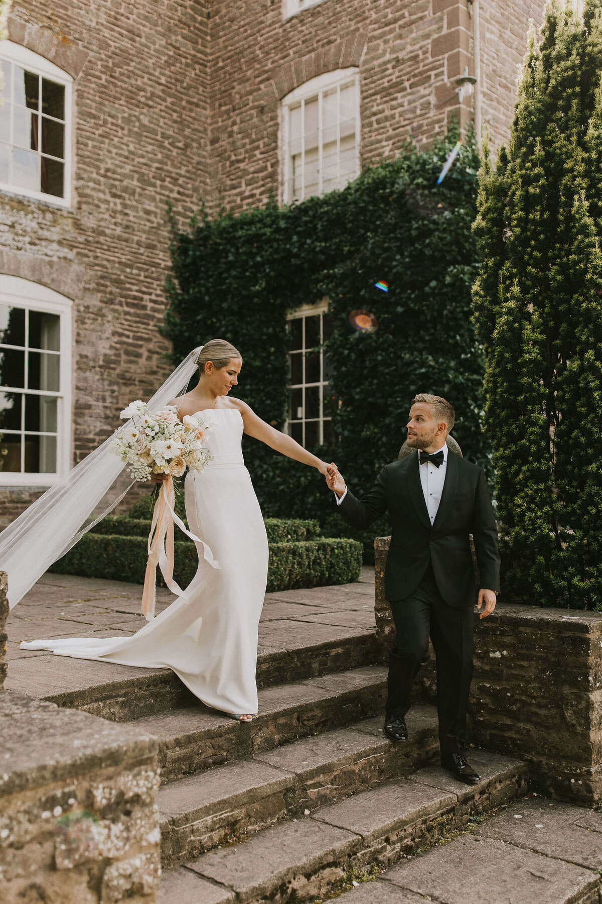 Issy-and-Bella-Floral-Design-Wedding-Florist-Herefordshire-Dewsall-Court-N-Z17