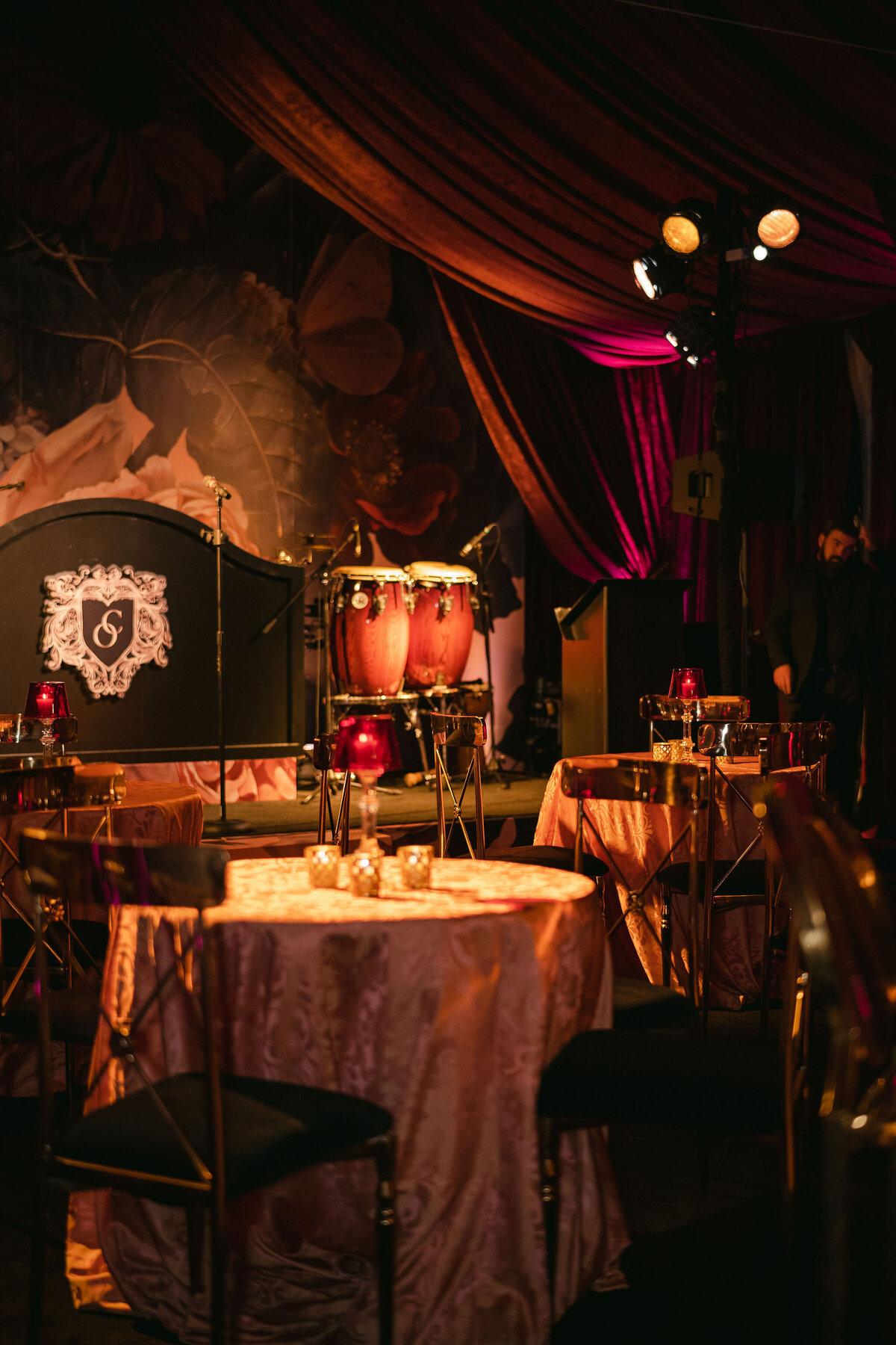 The photo was taken at a tented wedding in Virginia, beautifully captured by photographer Elisabetta Marzetti, with videographers Clayton Films also present to document the special day.