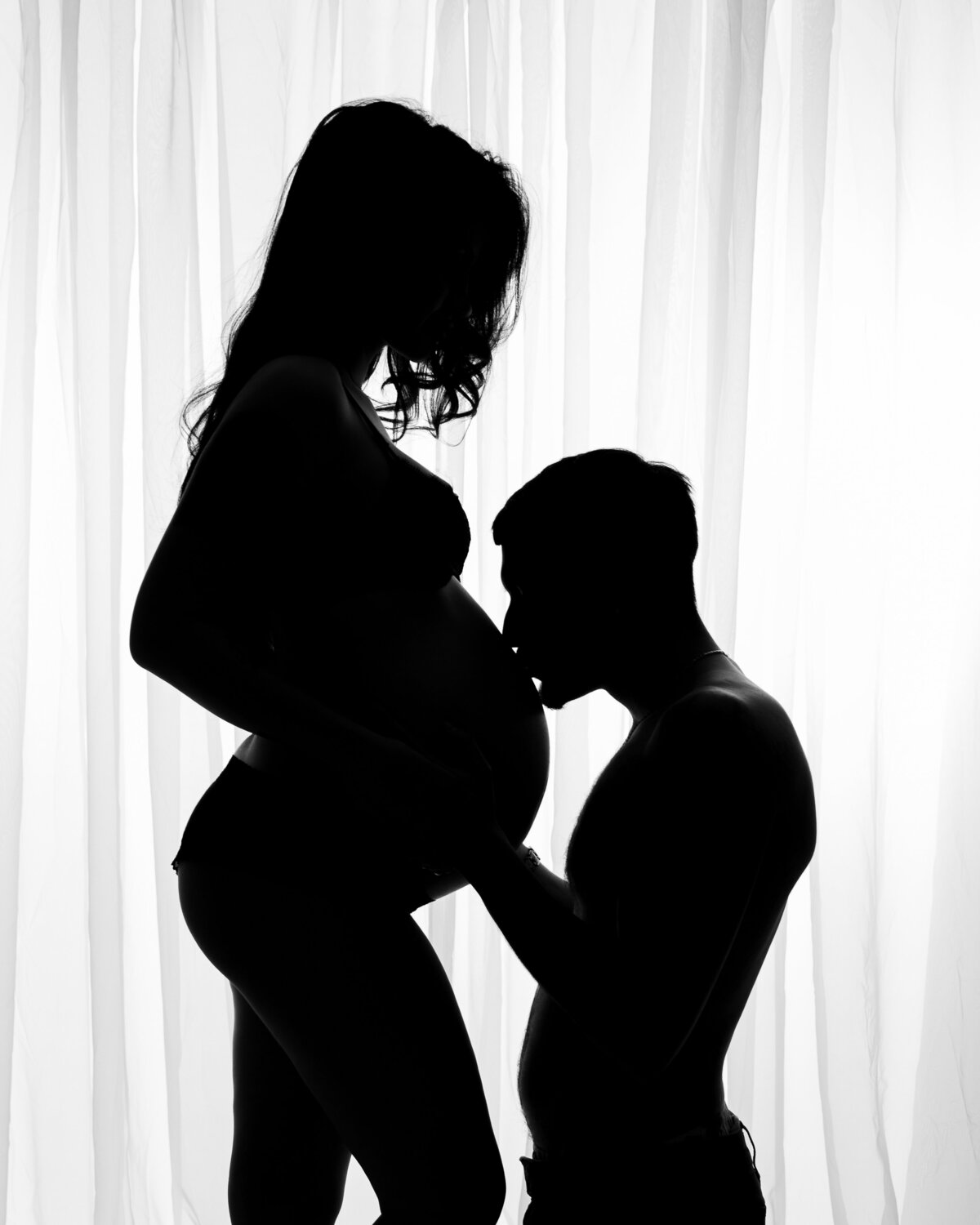 maternity-photography-couple-silhouette