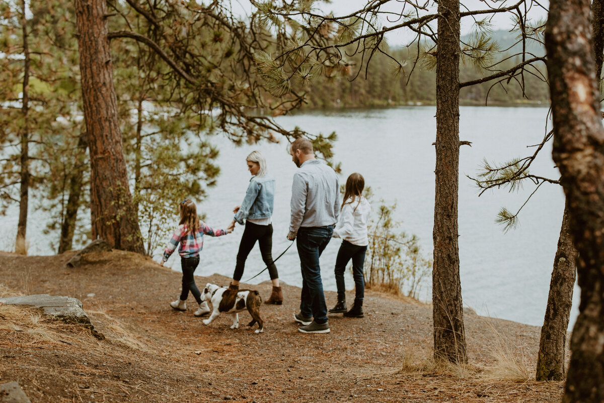 Seattle based motherhood, newborn and family photographer.