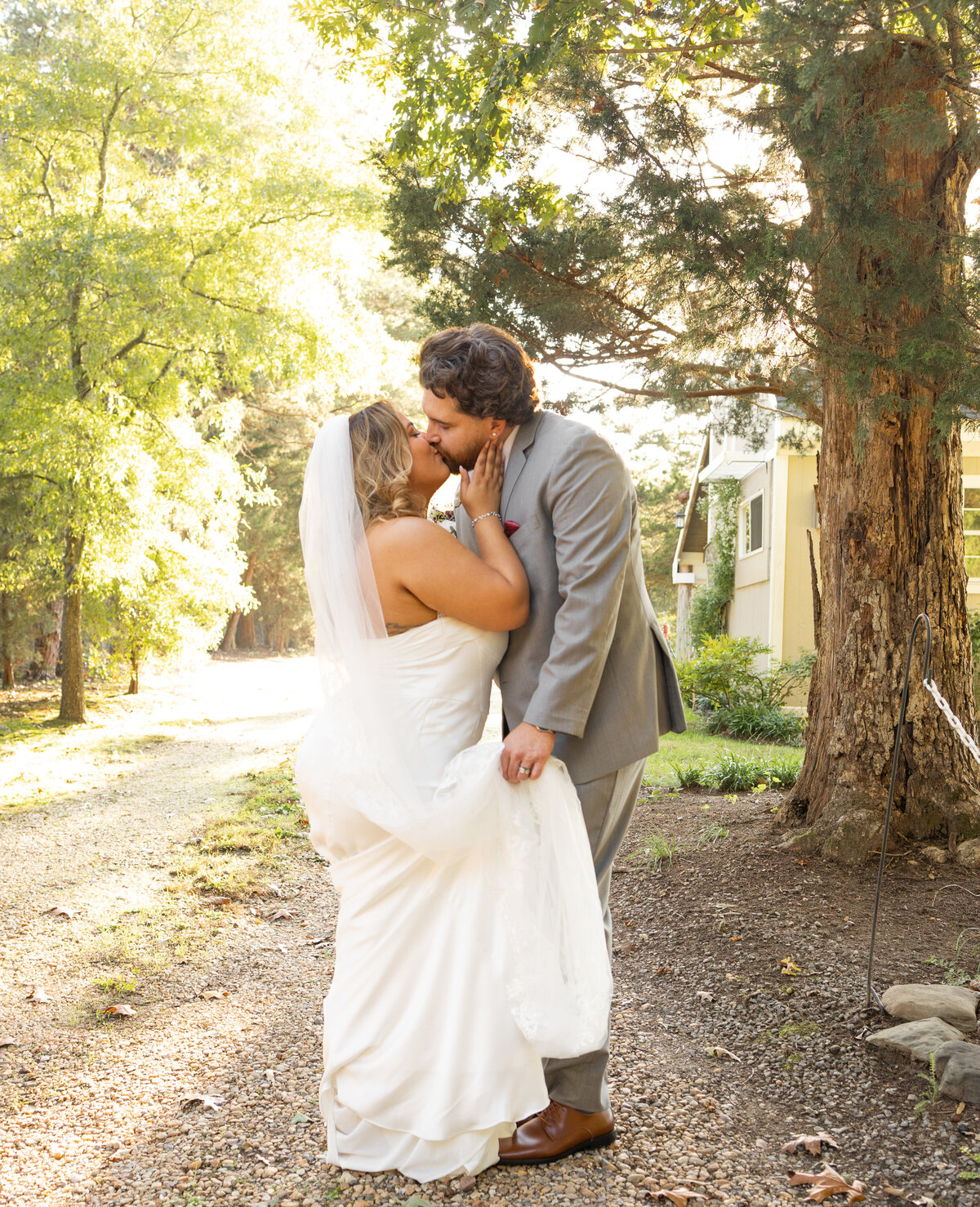Bride-and-Groom-at-Glen-Gardens-Fredricksburg-Virginia
