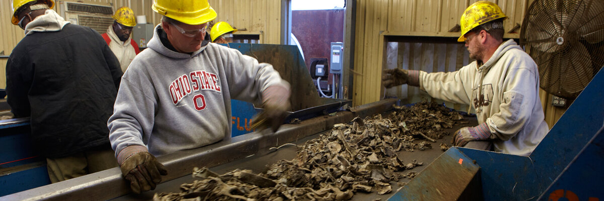 recycling conveyor system pickers