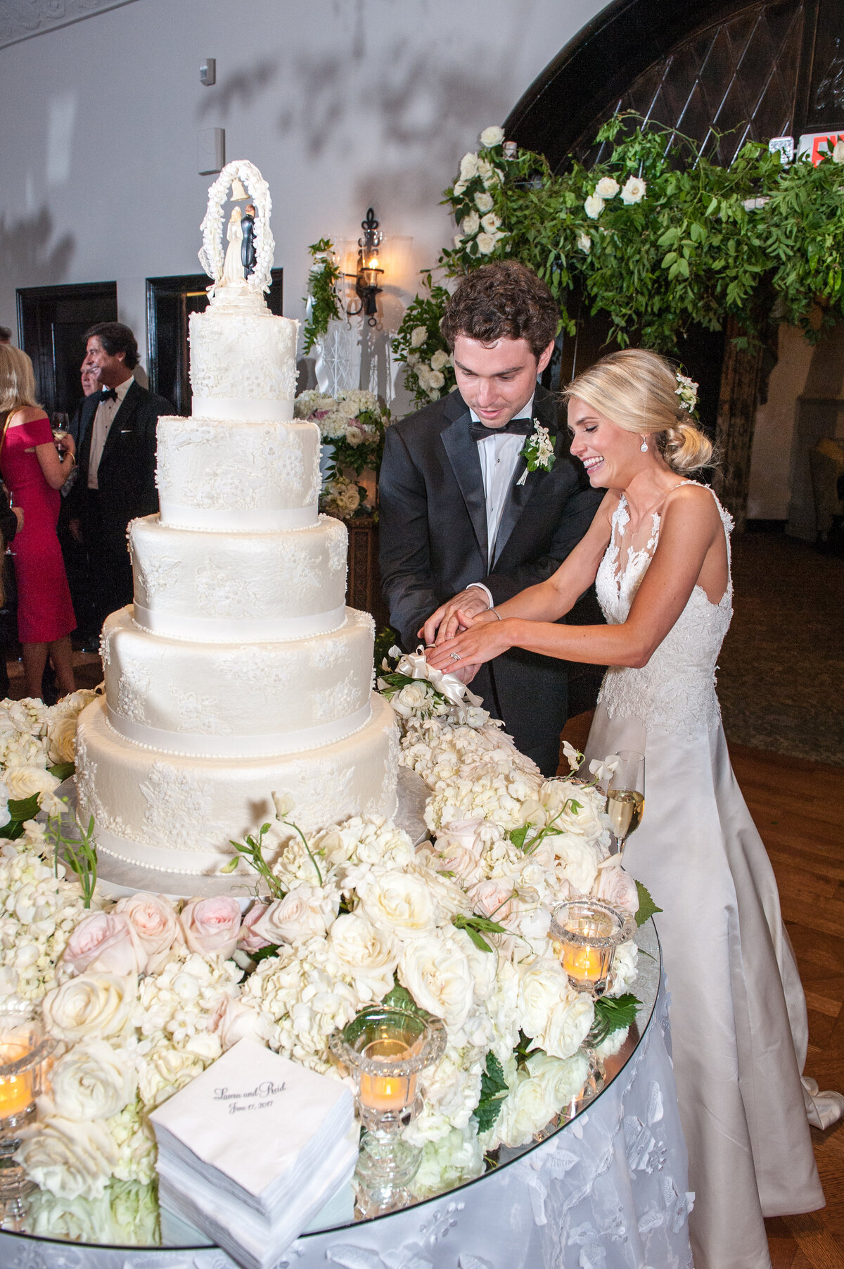 cake-cutting-capital-city-club-brookhaven-wedding