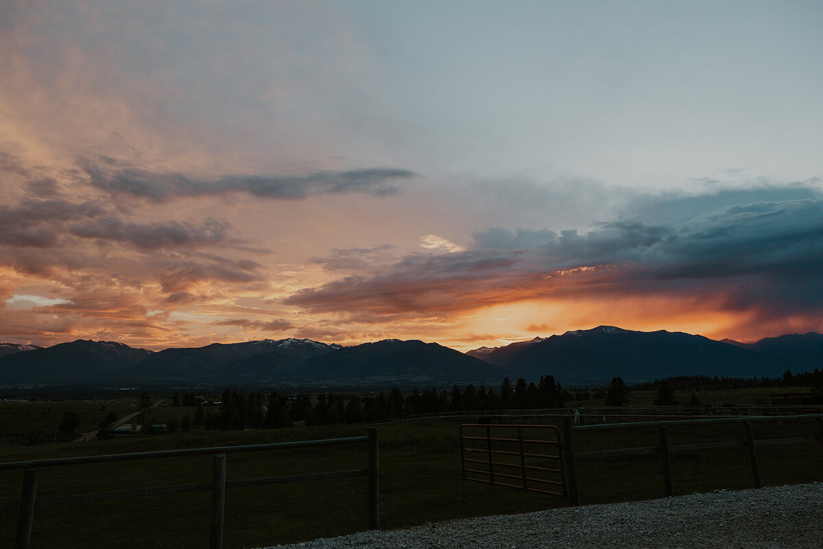 presley-gray-cowboy-luxury-montana-wedding-9605