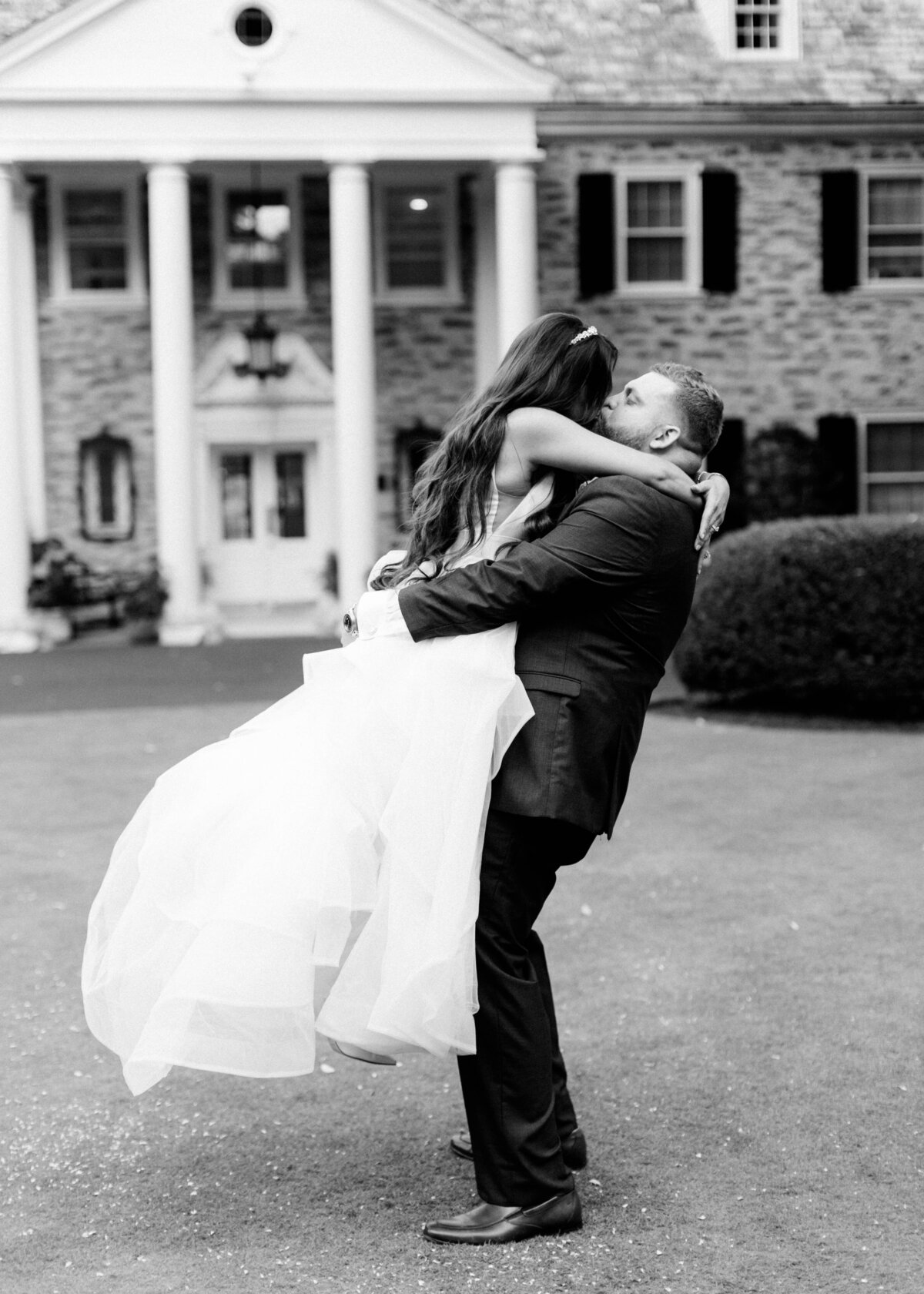 Huntingdon-Valley-Country-Club-Wedding-Bride-Groom-Photos_066