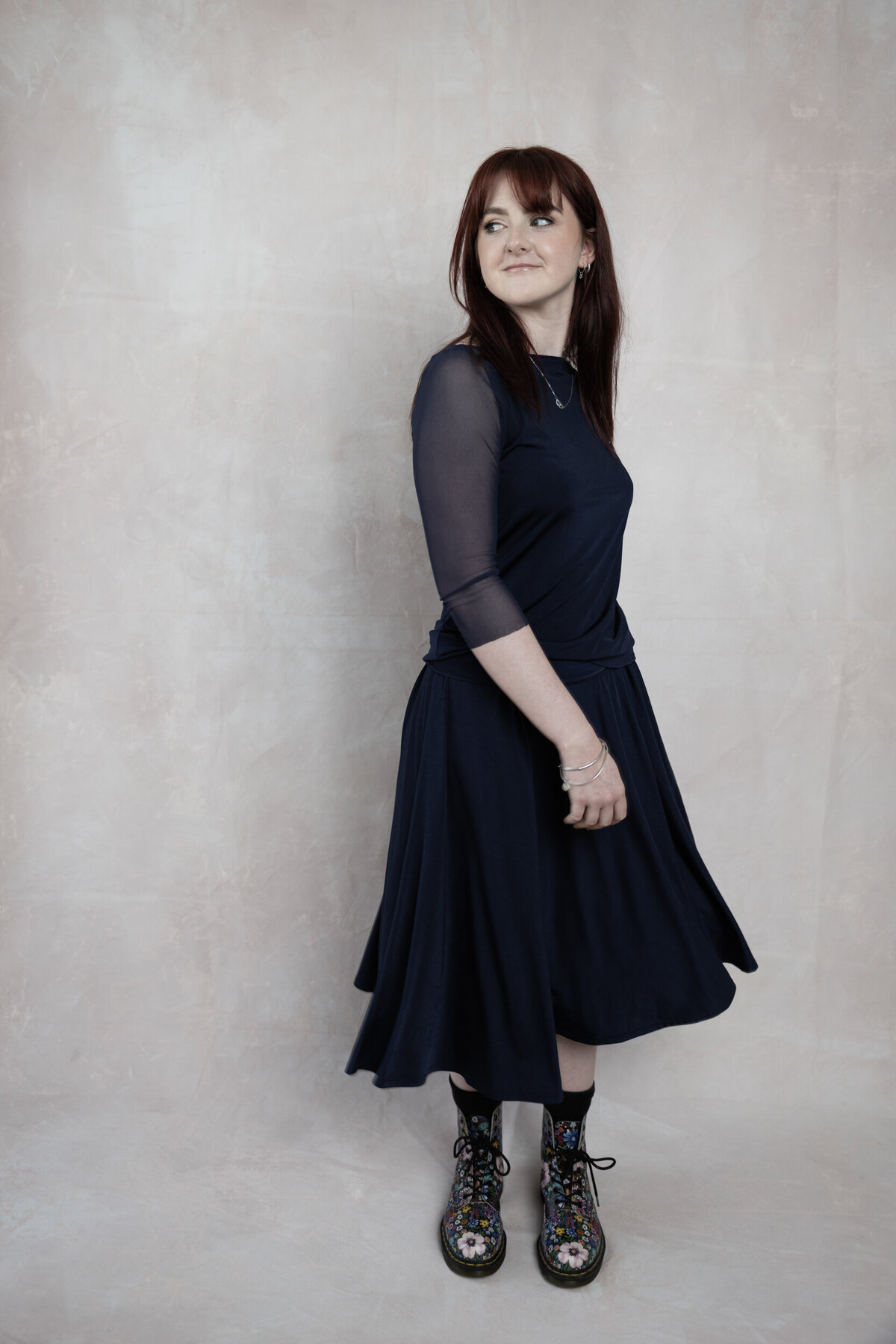 22001_L&B2_LEESA MULHALL_INDI  NAVY skirt- TOP-7_WEB _07