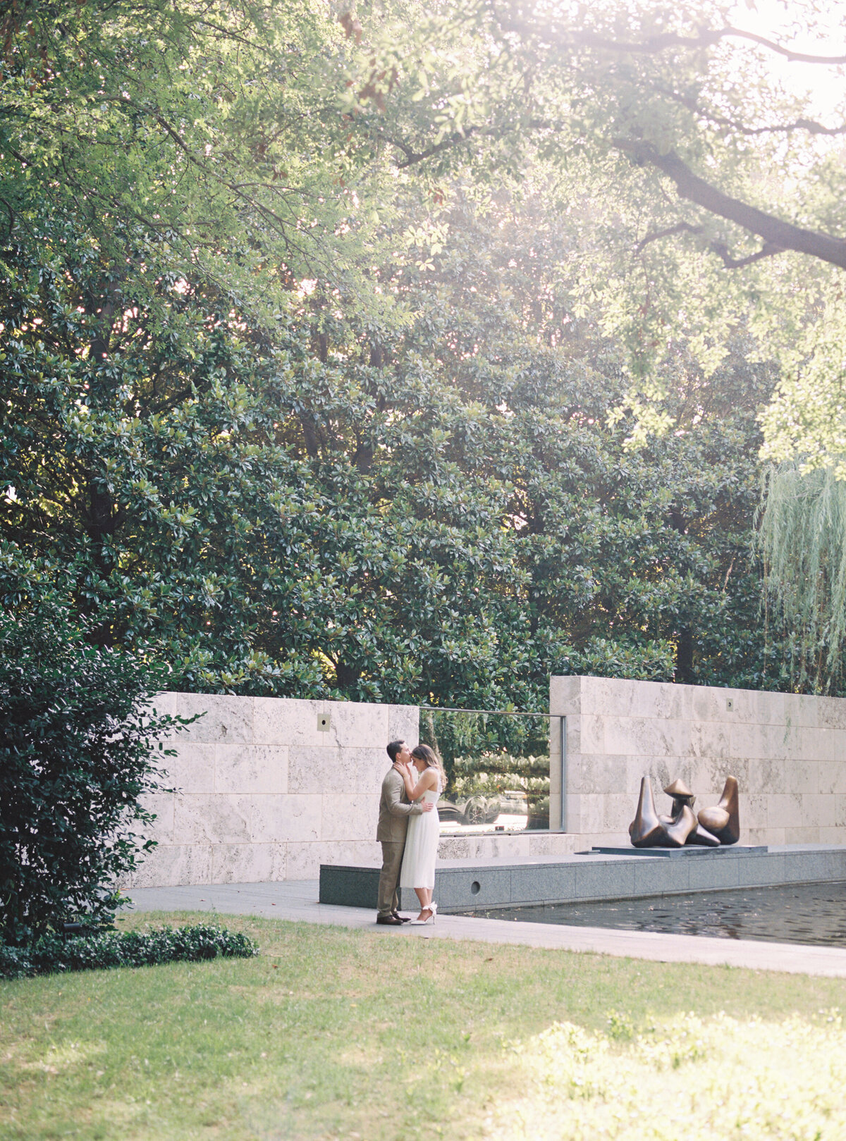 Nasher Sculpture Center - Engagement Session - Nick & Peri - @stephaniemichellephotog - Stephanie Michelle Photography - 28-R1-E011