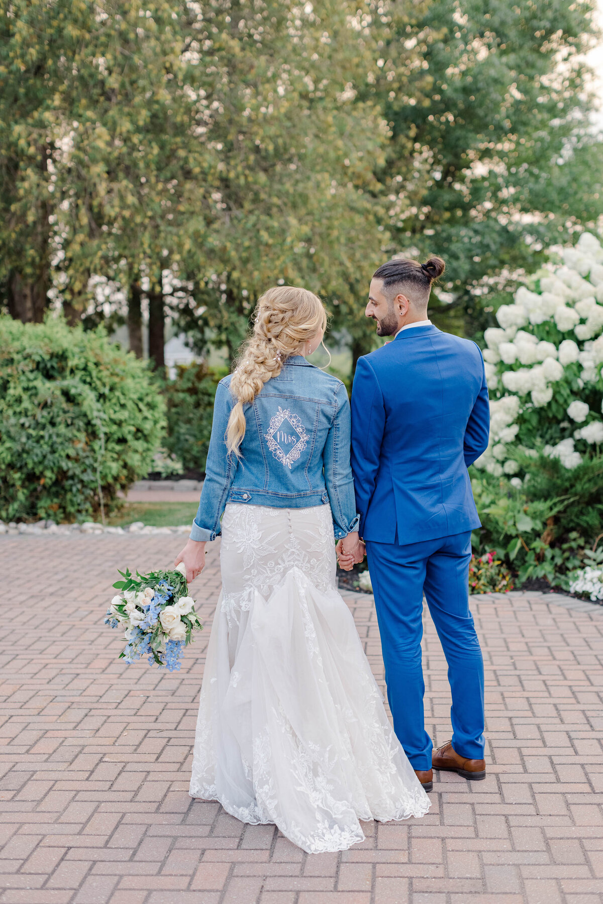 smoke-bomb-orchard-view-wedding-grey-loft-studio-2021-126