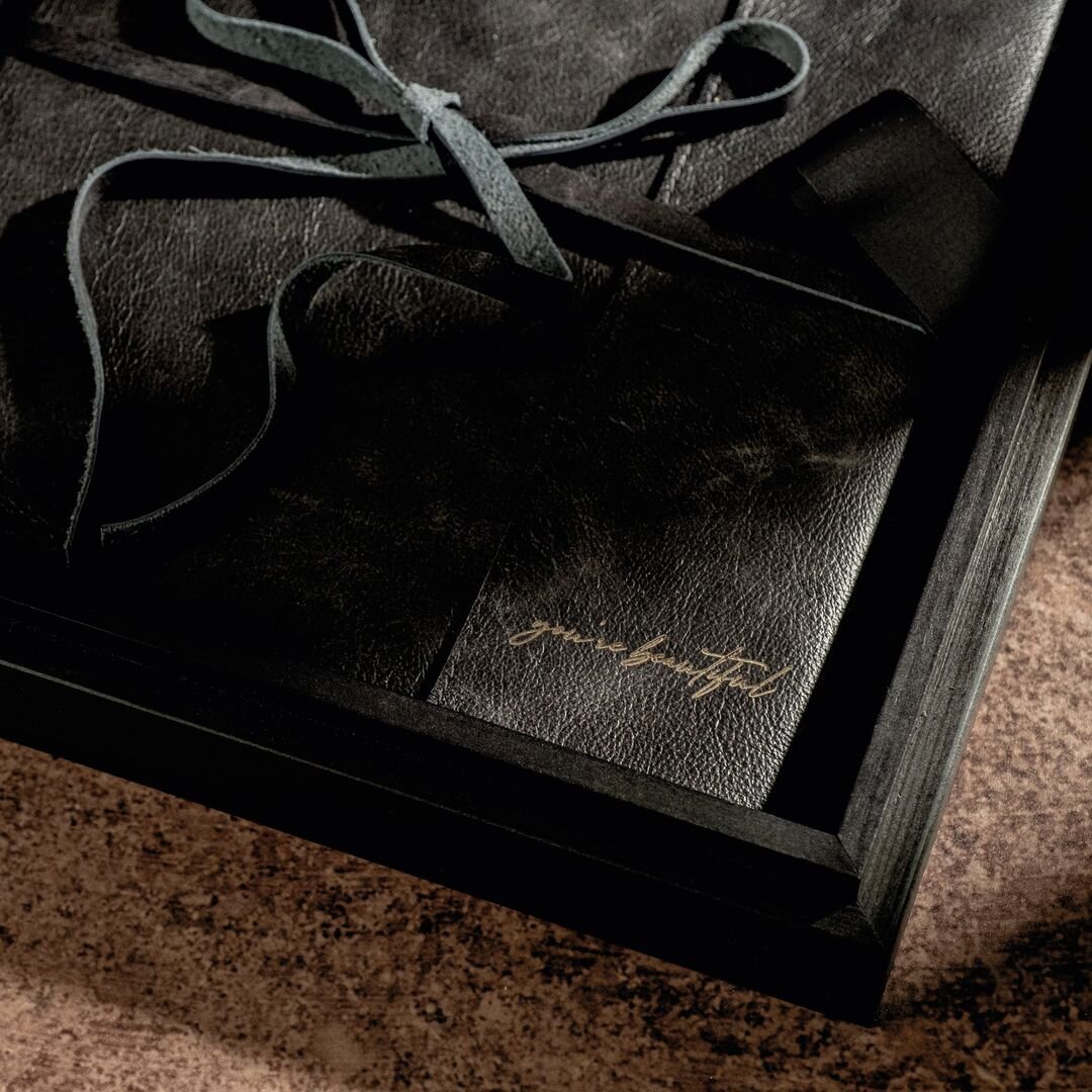 Journal Collection has a ribbon, which wraps the whole album, making it a diary of memories and a real treasure. The perfect choice for highlighting memories that deserve to last over time  Product- Journal Co