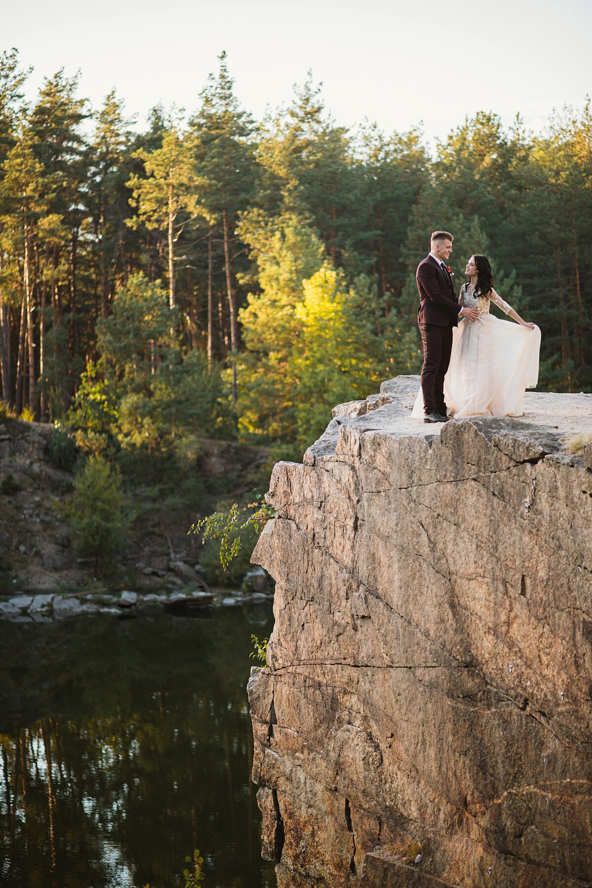Orlando based Wedding and engagement photo studio