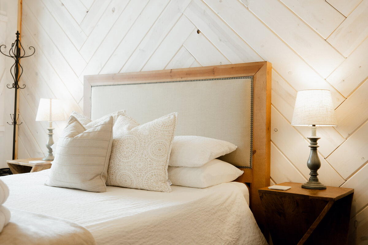 Bear-Ridge-Destination-barndo-suites-rosie-photo-video-41