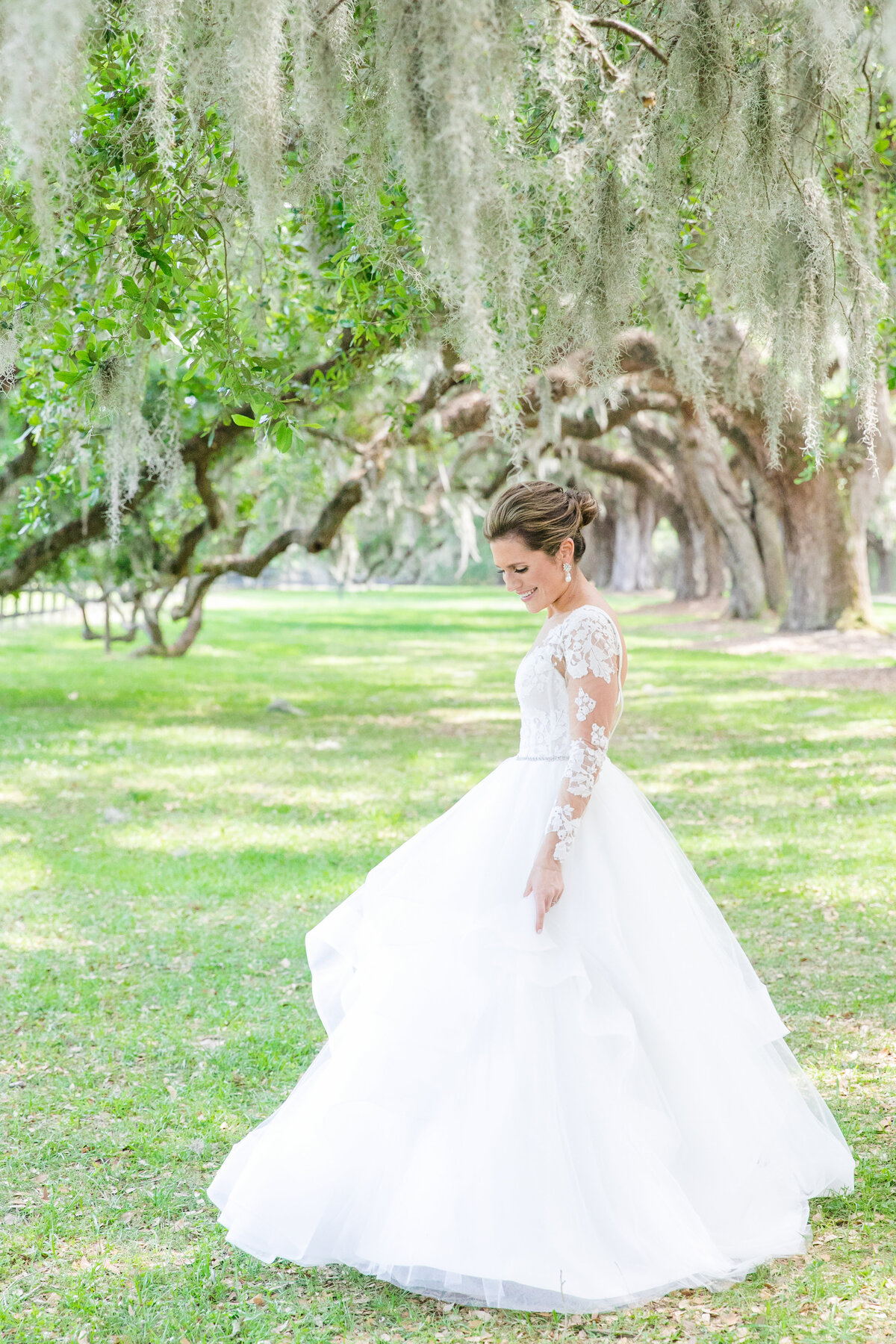 Bridal portraits at her Boone Hall Plantation elegant spring soiree wedding  |  Charleston wedding photographer Dana Cubbage Weddings