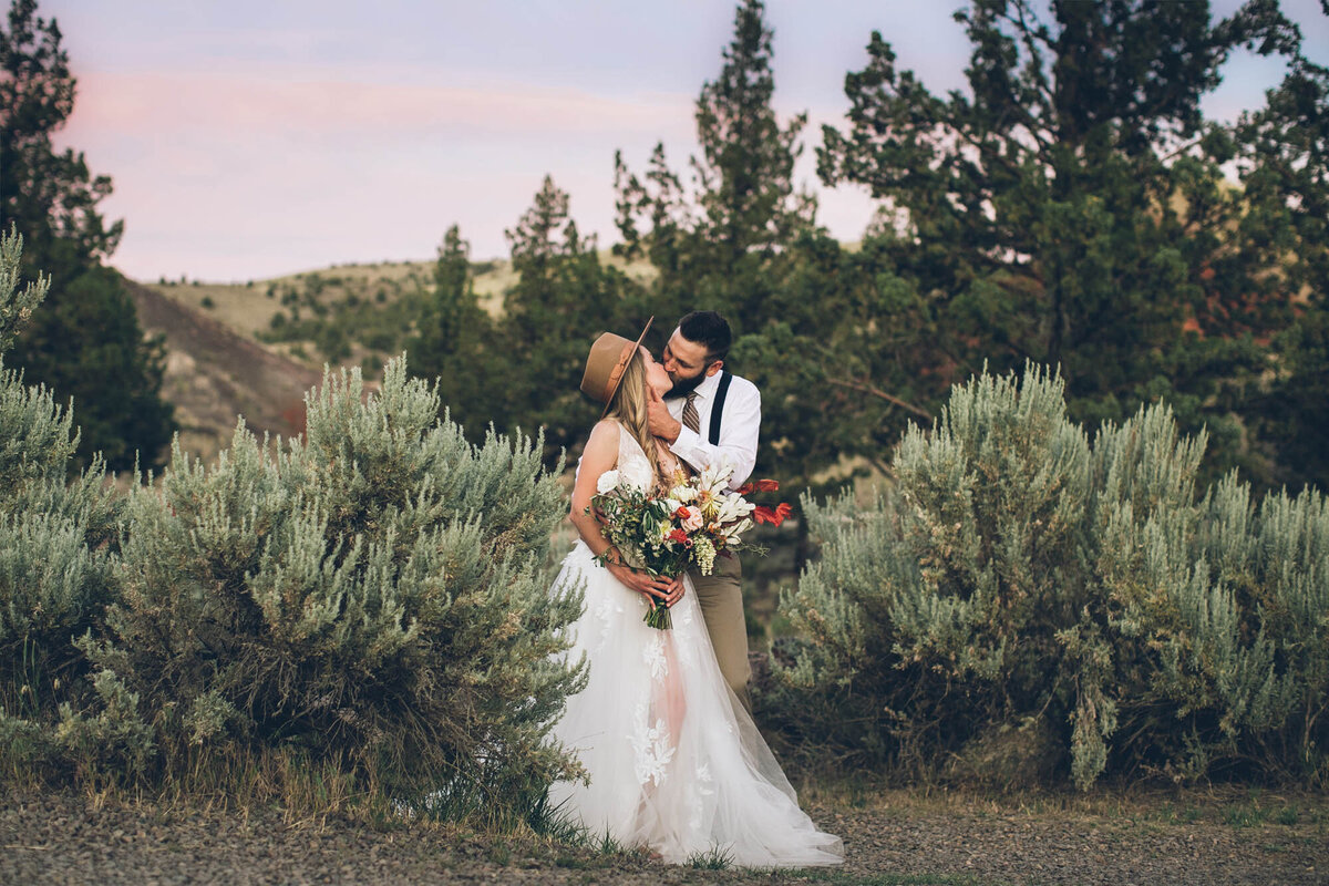 bend-oregon-elopement-wedding-photographer-painted-hills