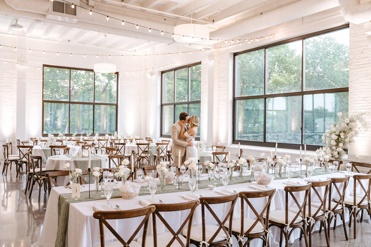 modern urban summer wedding at urban daisy-2