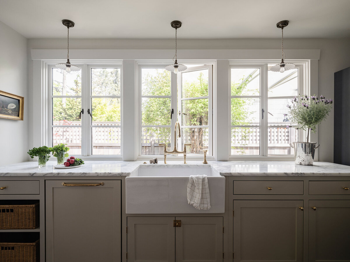 classic-farmhouse-kitchen-design-marble-counters-large-windows