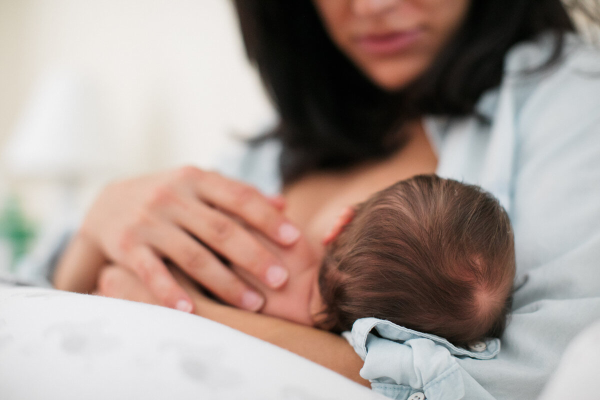 candid-natural-boston-newborn-family-photographer-zev-fisher-039