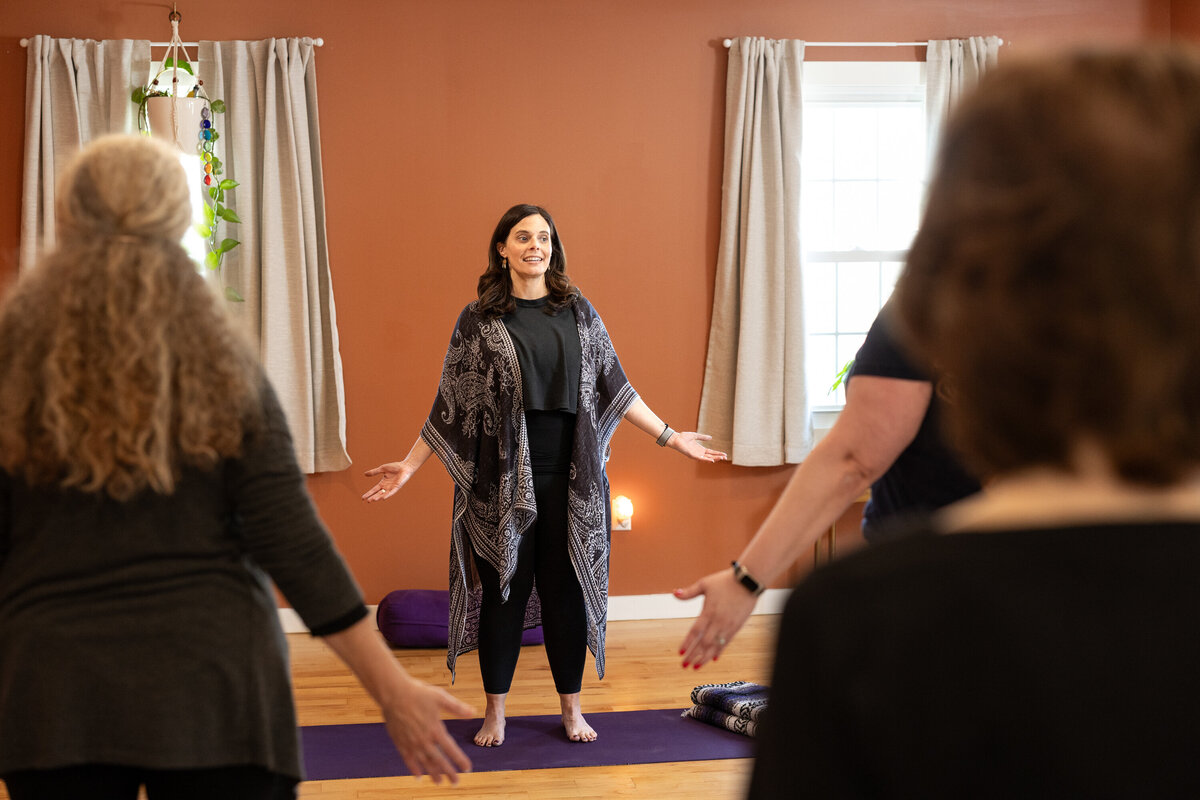 SHP_099_Syr-Therapeutic-Yoga_SHP_3922