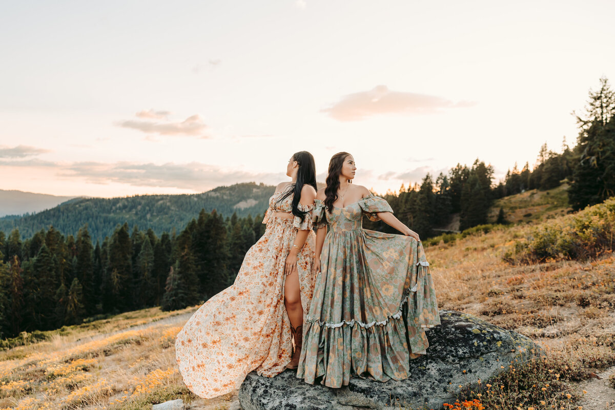 Seniors on the Stone | Photography by Jocelyn