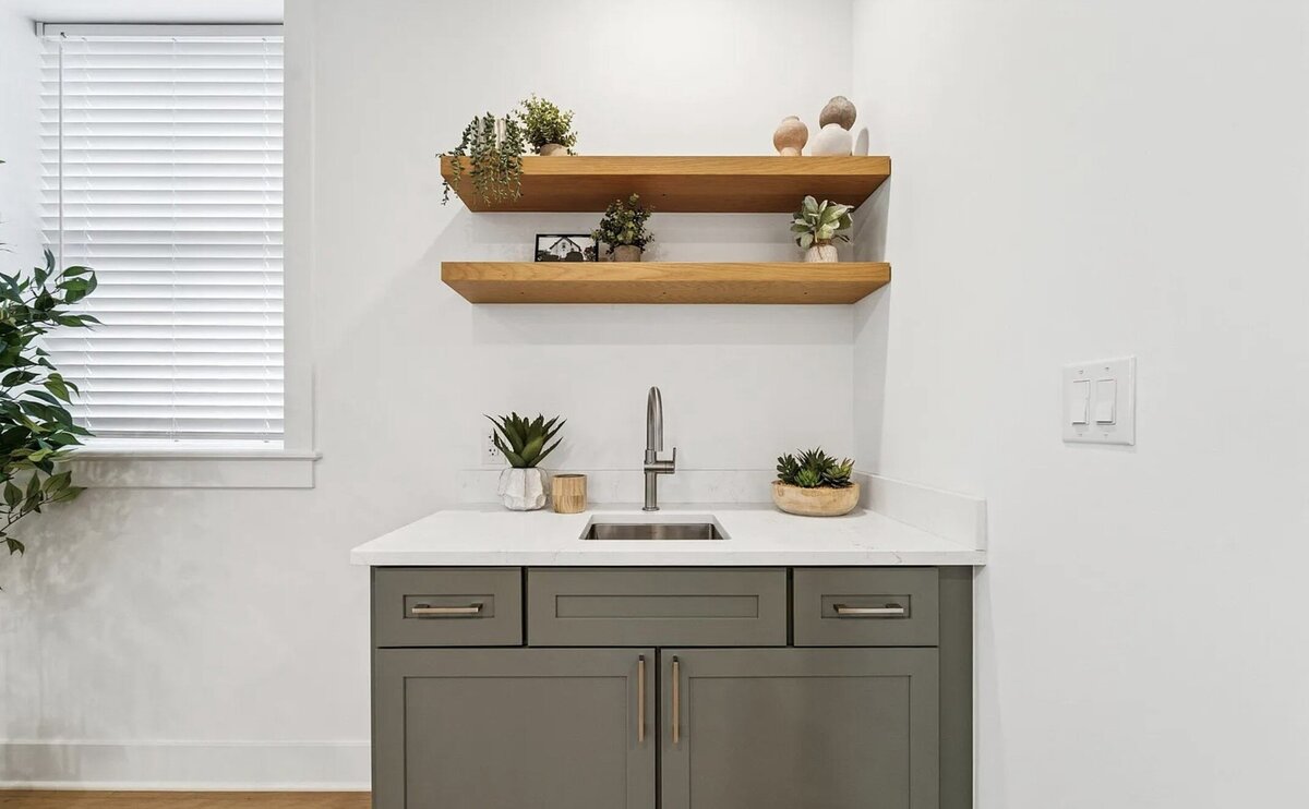 Kelly DeTommaso Elegant Transitions Ambler Unit A - Wet B ar