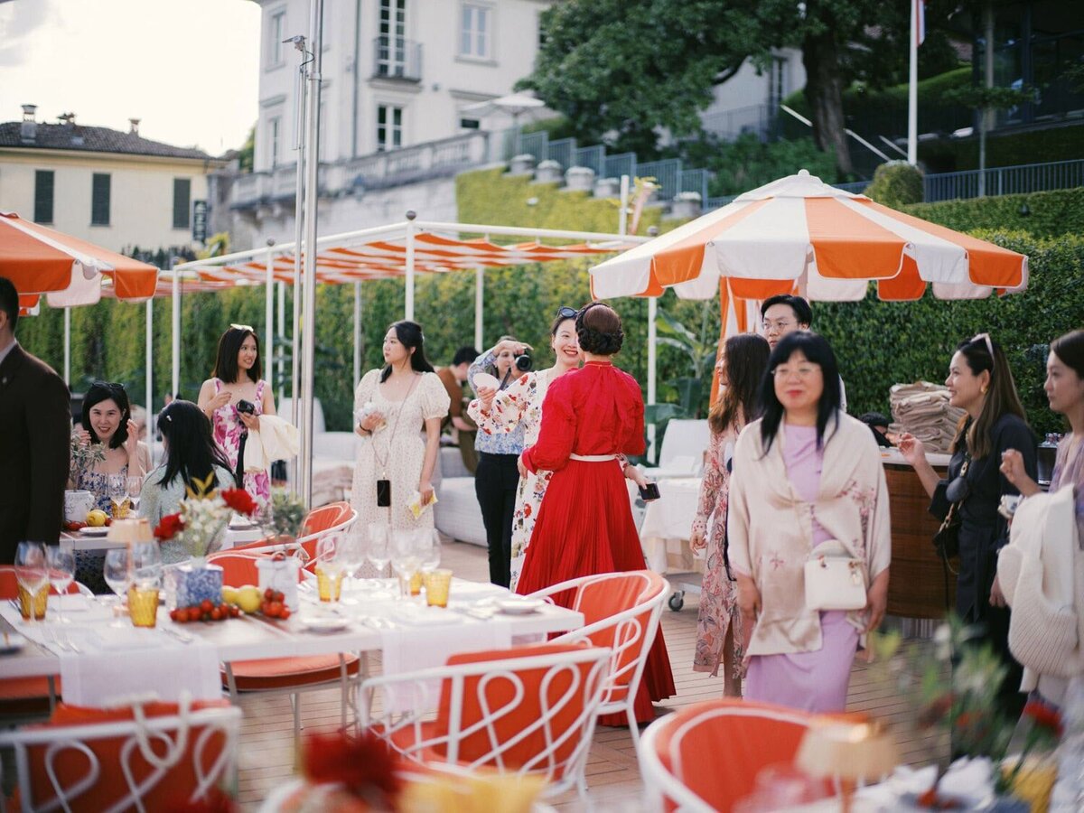 Welcome party tablescape during a Grand Hotel Tremezzo wedding, by luxury destination wedding photographer Andreas K. Georgiou  