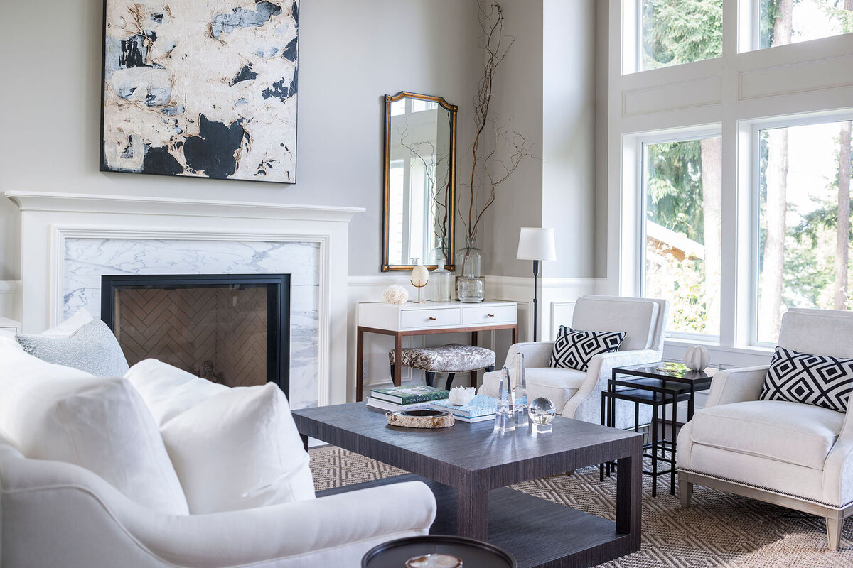 05-grasscloth-coffee-table-white-sofa