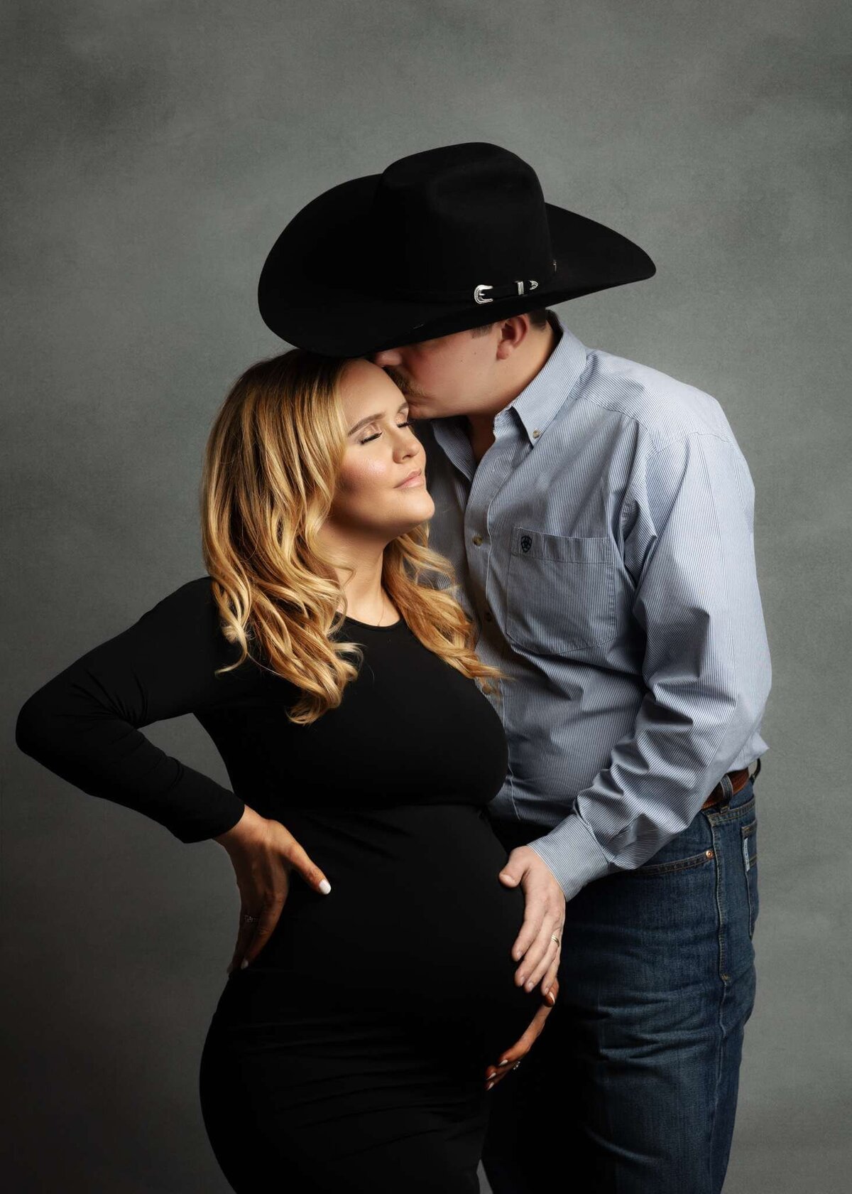 NW Arkansas maternity photographer, maternity photography near me, maternity portraits NW Arkansas, pregnancy photoshoot near me