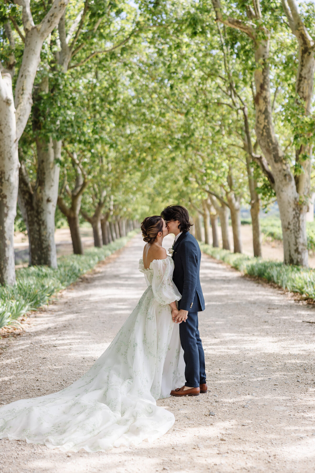 Chateau-entrance-couple-pictures
