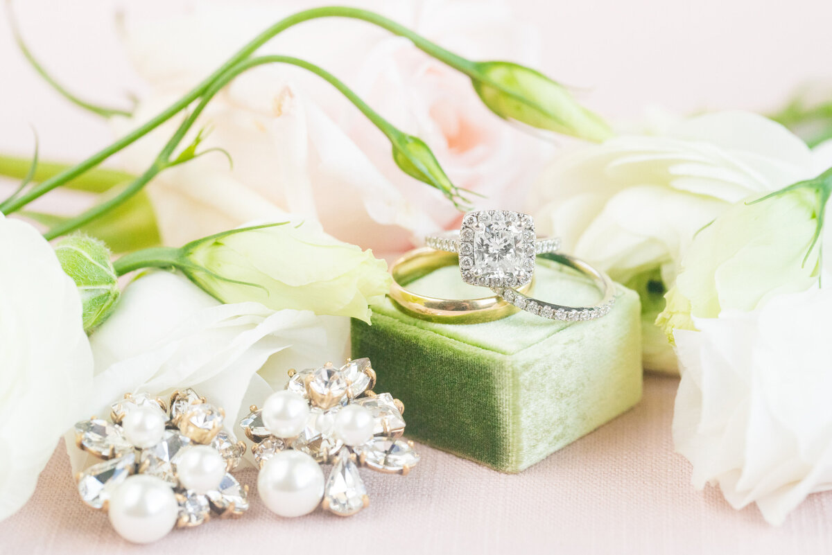 Dana Cubbage Weddings Photography Engagement Photographer Charleston South Carolina Luxury High End Destination Travel Bright Colorful Light Airy Chicago New York Los Angeles Weddings Photo6