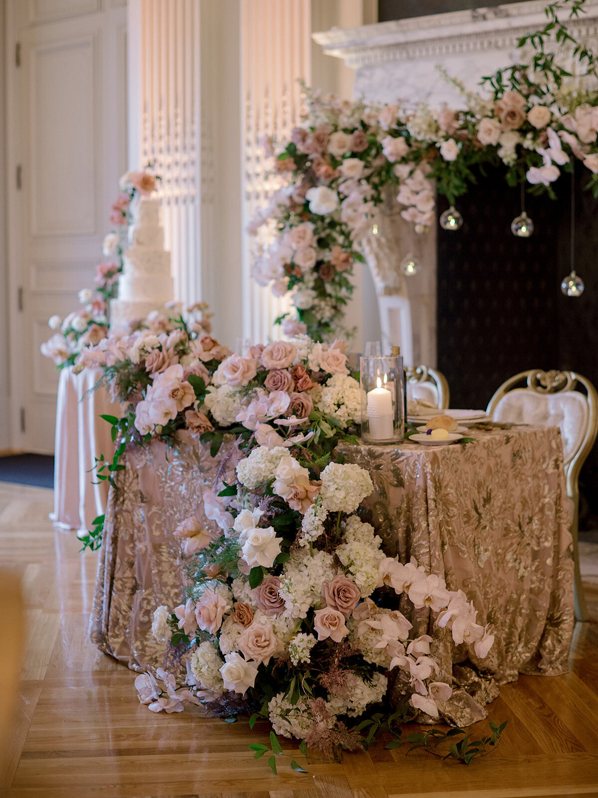 Kate_Murtaugh_Events_wedding_planner_reception_Rosecliff_Mansion_sweetheart_table