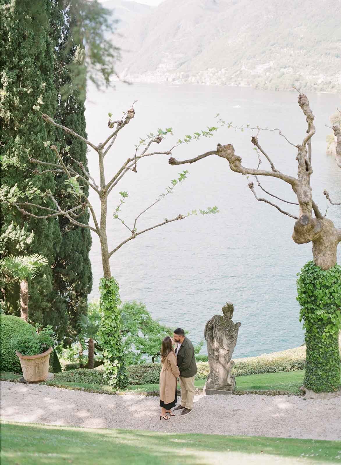 engaged couple's kiss at Lake Como