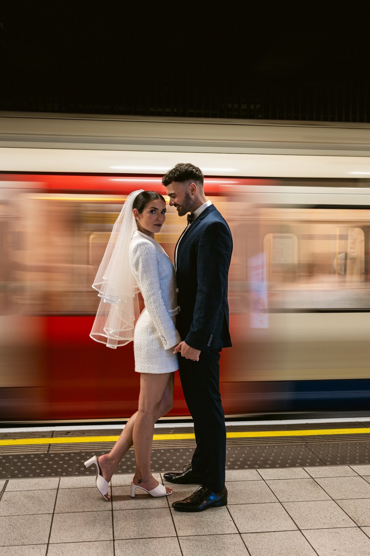 timeless-romantic-luxury-wedding-modern-groom-london-bride-londonwedding-iconic-tube-londonsites-photography