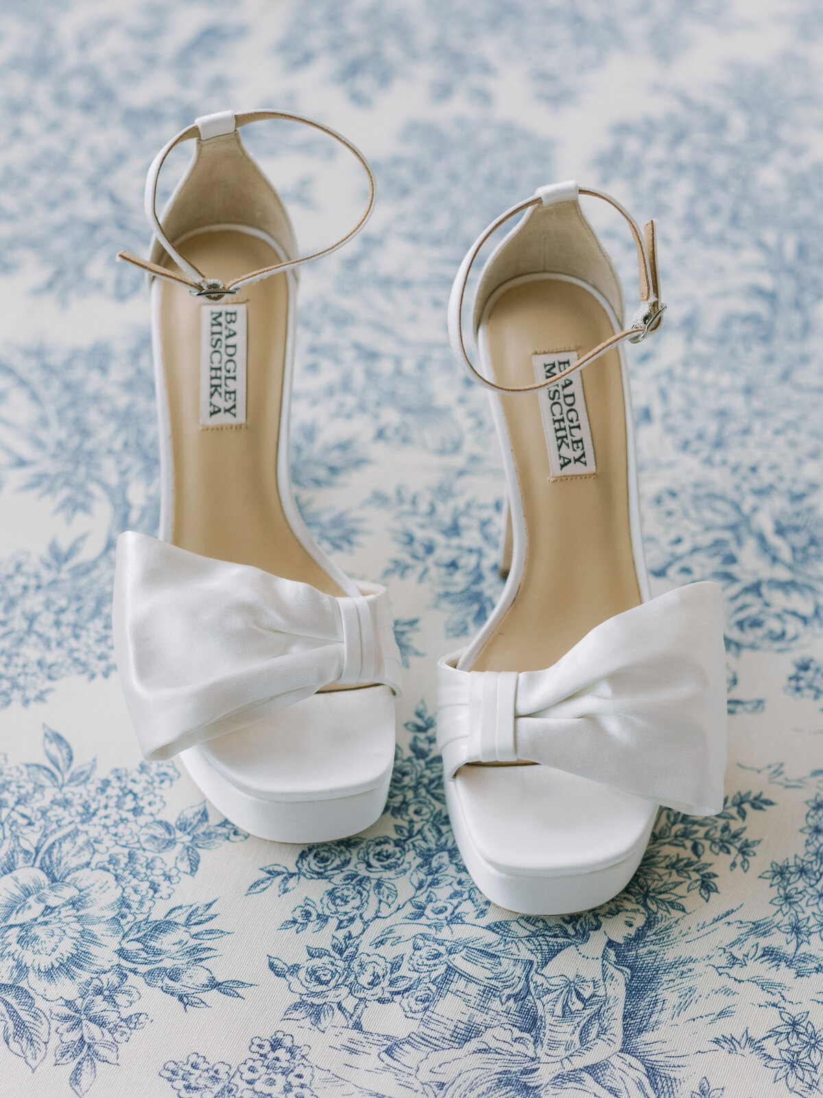 Jennifer Fox Weddings American wedding planning & design agency in Provence, crafting luxury weddings at Château de Fonscolombe sophieeptonphotographyjordynrichardwedpreview-36