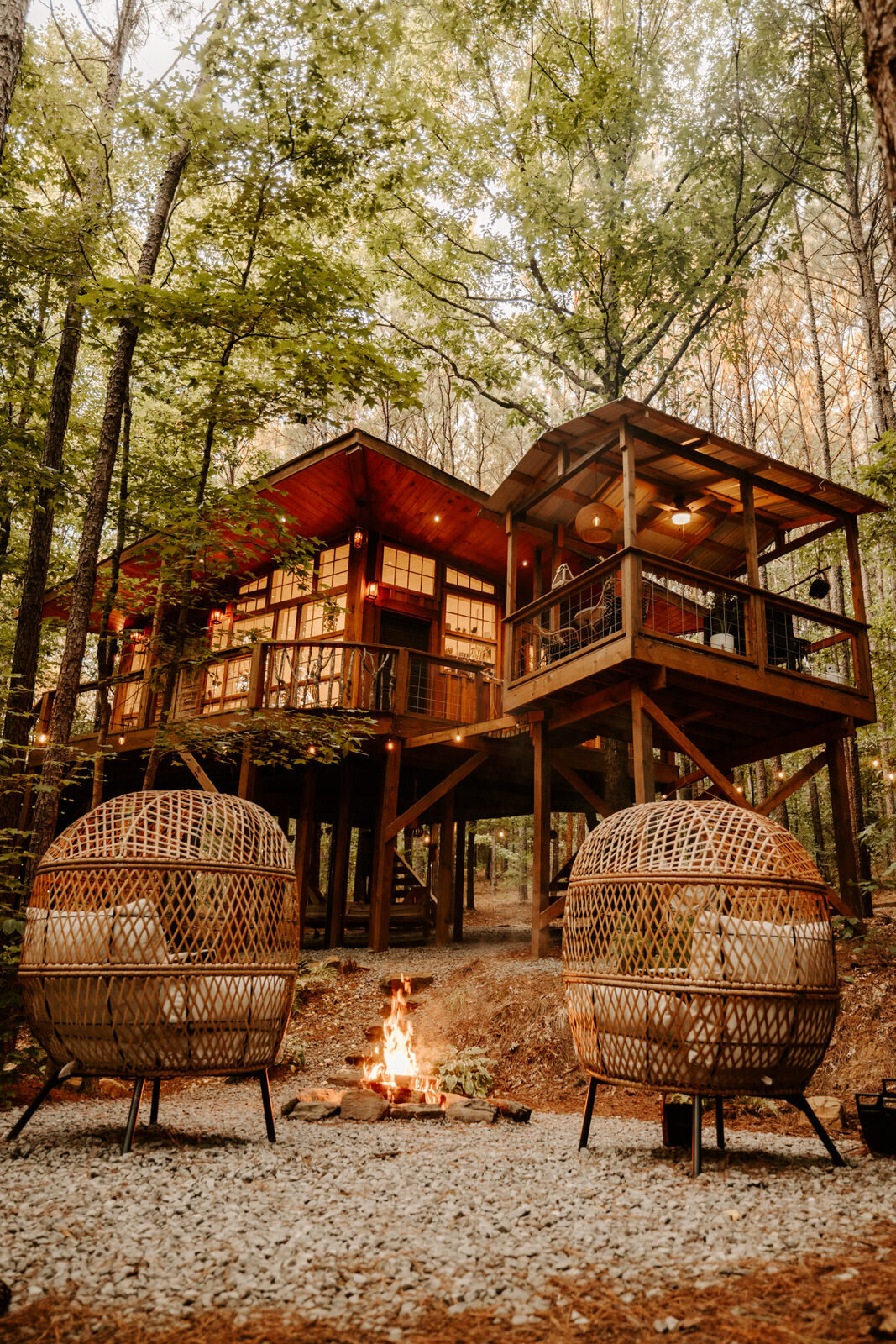 wanderlust-treehouse-airbnb-alabama