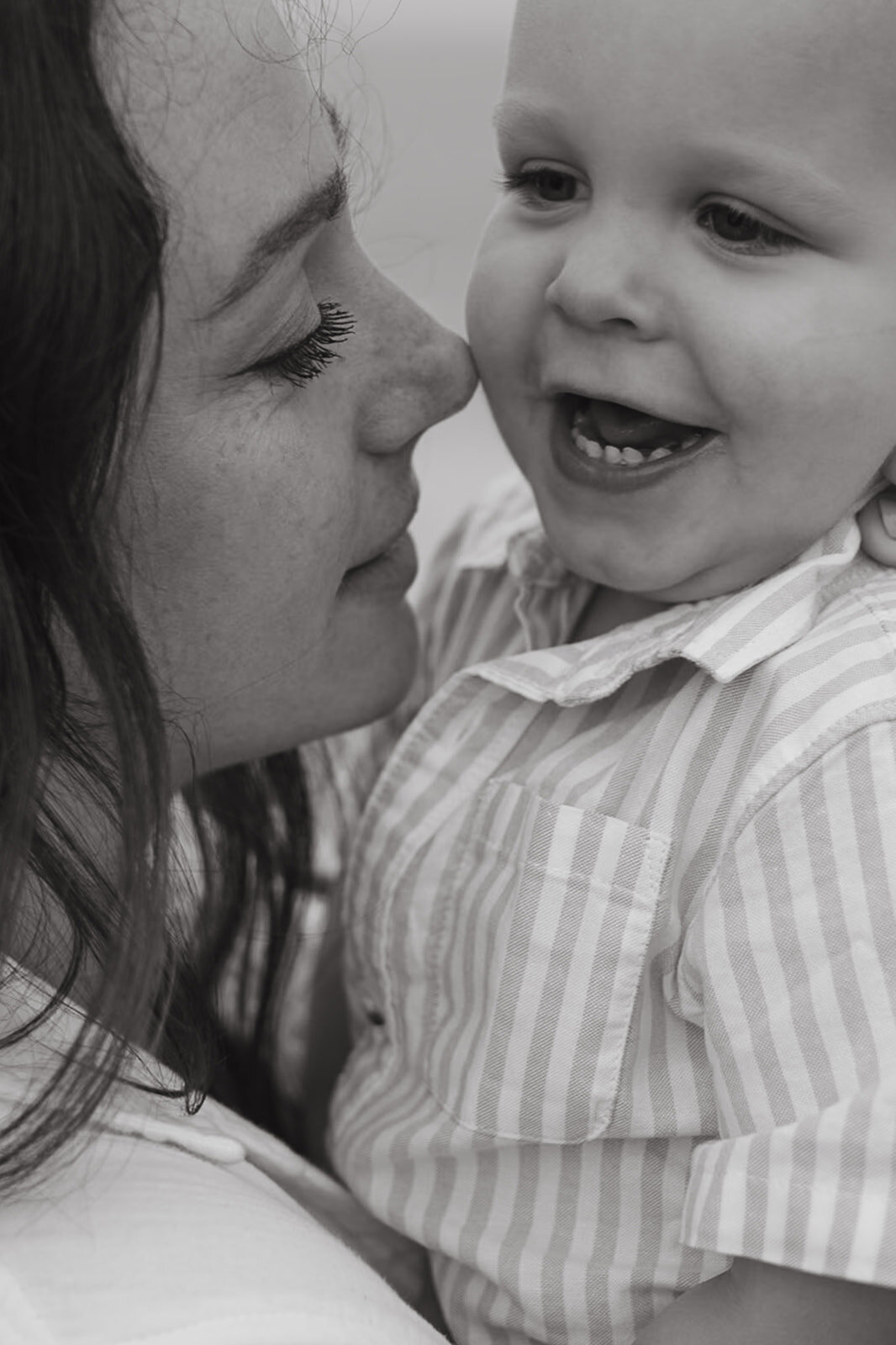 Candid-Maternity-Beach-Wisconsin28