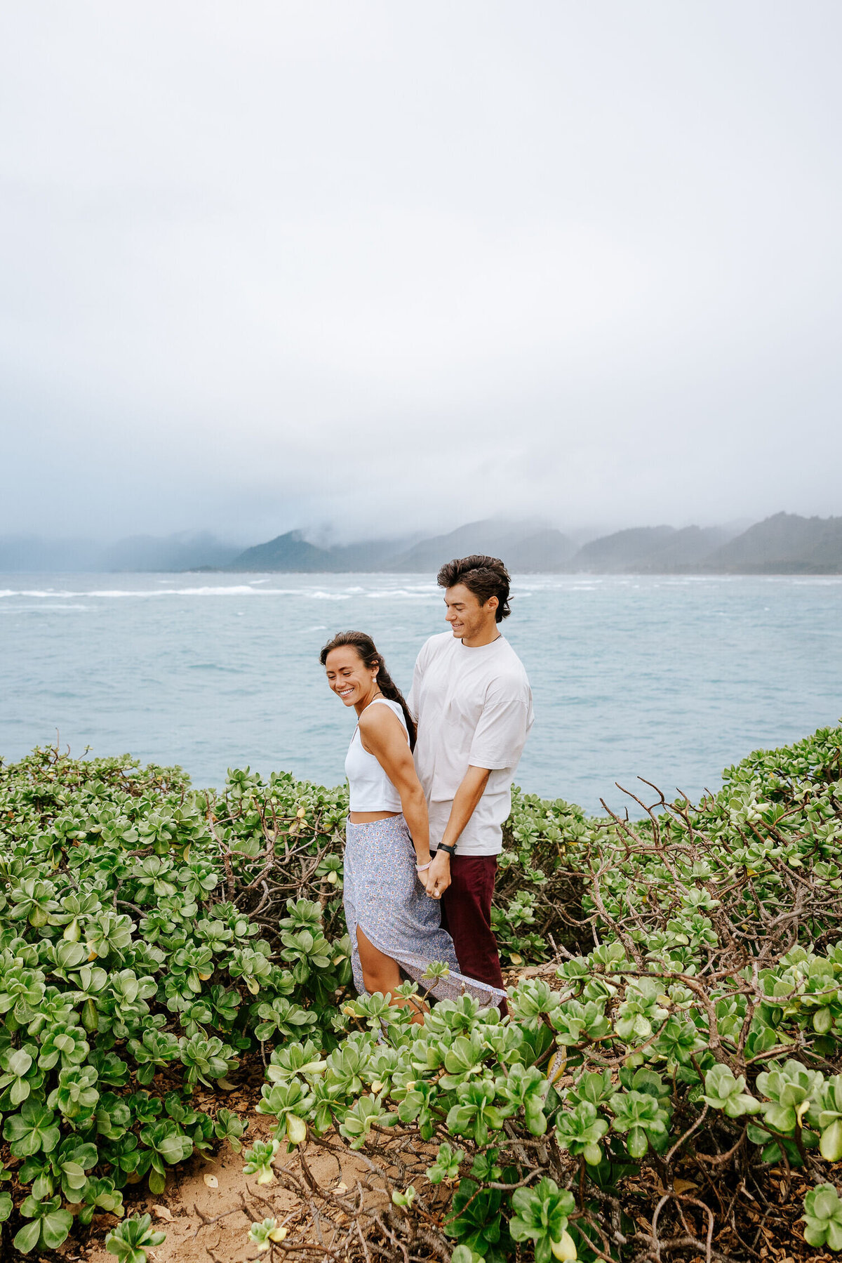 North_Shore_of_Oahu_Engagement_Photos_Skateboards_Laie_Kahuku_Haleiwa-02