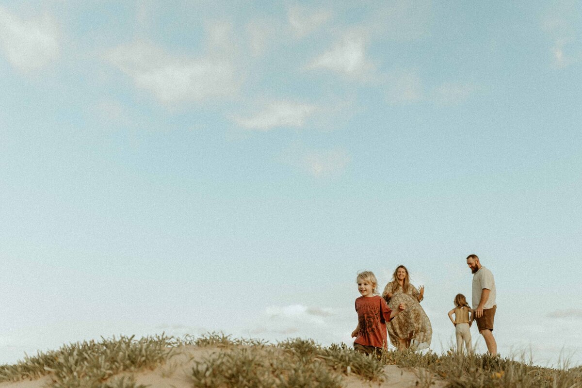 emmawandphotography_bundneena_kurnell_motherhood_sutherlandshirephotographer_cronullaphotographer_motherhood_sydneymotherhoodphotographer_royalnationalpark_familyphotographer_sutherlandshirefamilyphotographer_cronullafamilyphotographer_beachshoot_beachfamilysession_vanlife_urbanfamilyphotographer