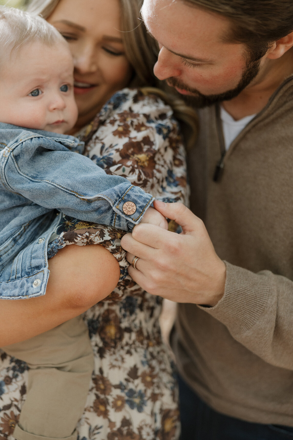 Indianapolis lifestyle family photography outdoor family moment